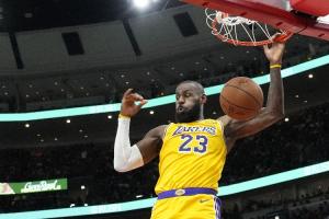 预警詹姆斯距离常规赛42000分仅差5分 明日对阵换帅后的灰熊