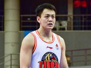 云开体育-媒体人：吉林男篮今夏想节省开支 姜宇星一直在寻找合适的球队